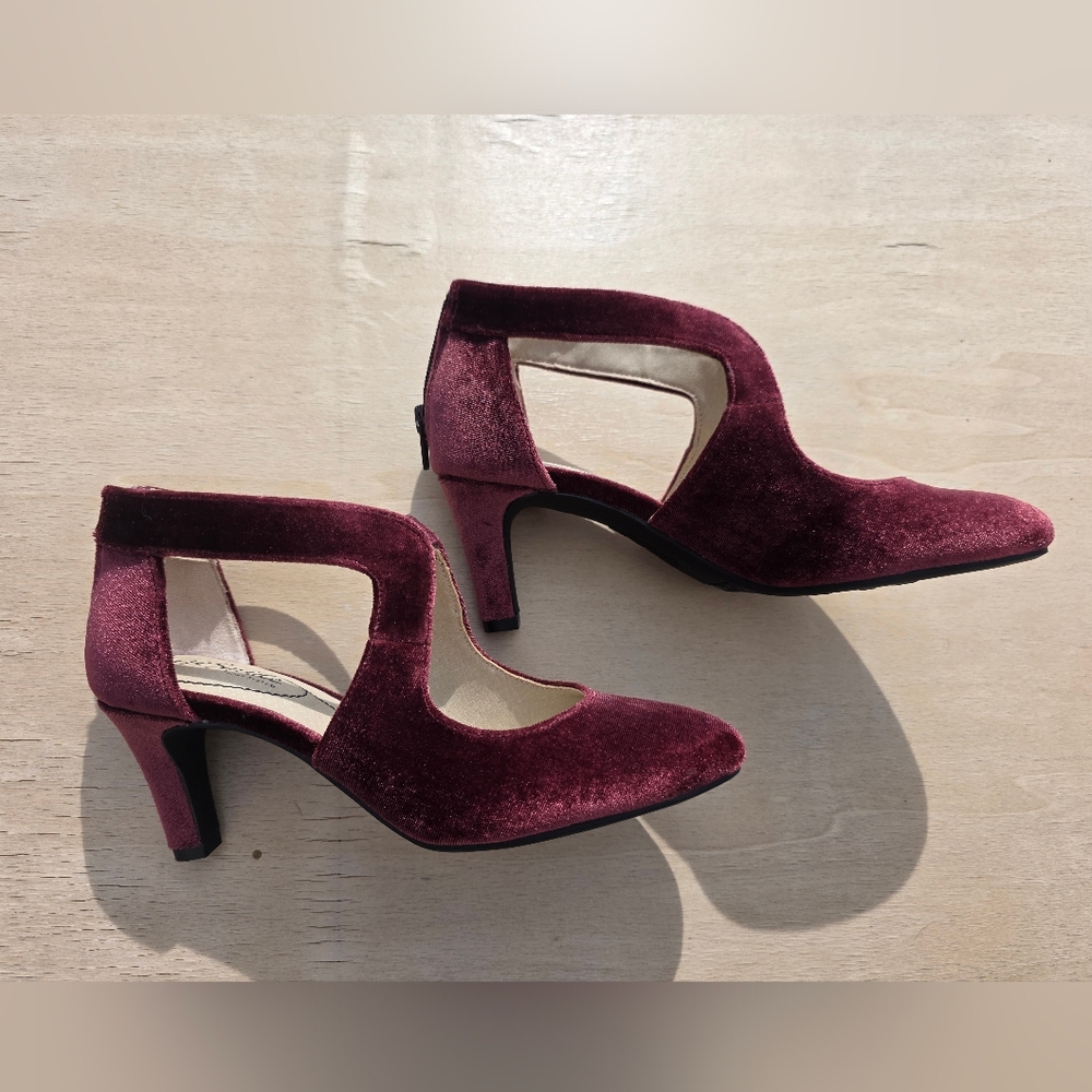 Life Stride Nwot Burgundy Velvet Heels sz 6.5m. By Giovonna 2 - Picture 1 of 5